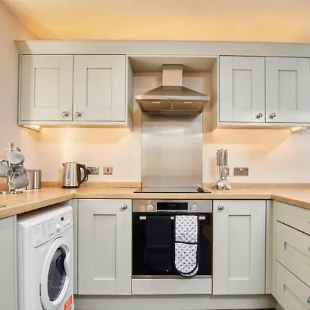 The Abode - Sleeps 6 *