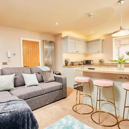 Апартаменты The Abode - Sleeps 6