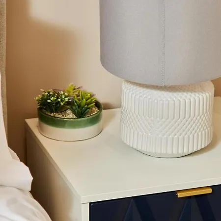 The Abode - Sleeps 6 *
