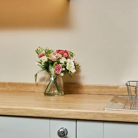 Apartment The Abode - Sleeps 6 *