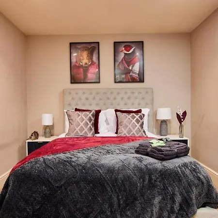 The Abode - Sleeps 6