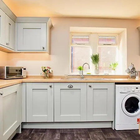 Апартаменты The Abode - Sleeps 6
