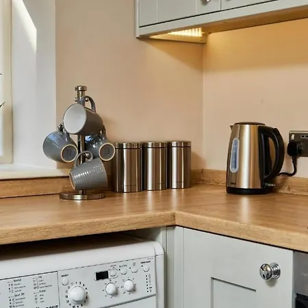 The Abode - Sleeps 6 *