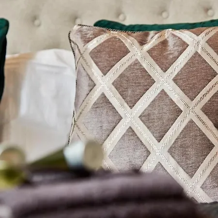 Апартаменты The Abode - Sleeps 6 *