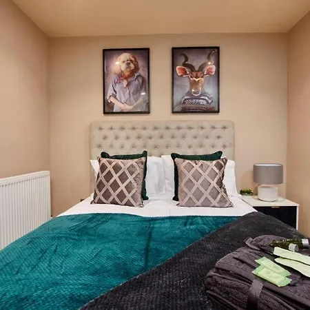 The Abode - Sleeps 6 *